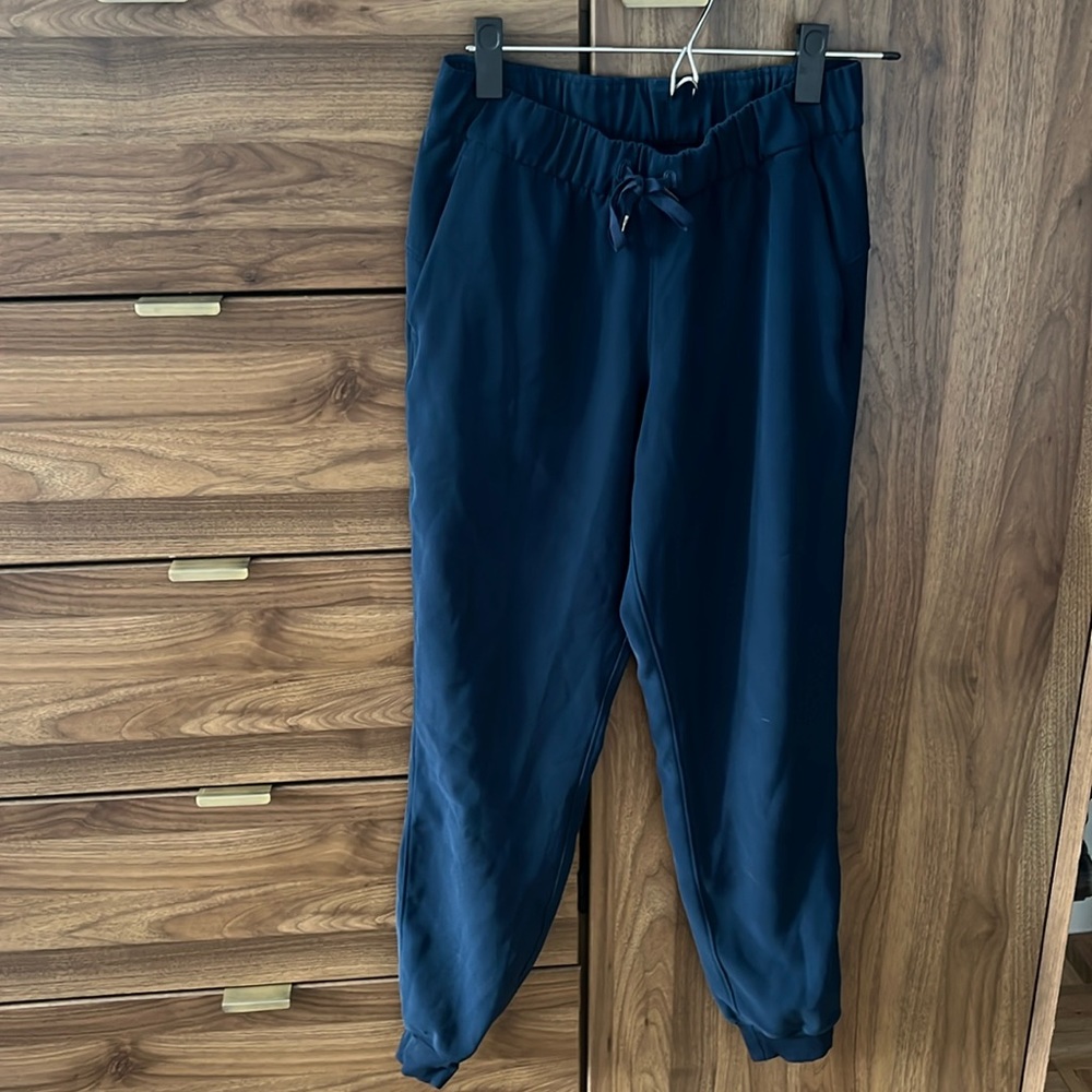 Lululemon navy joggers size 4